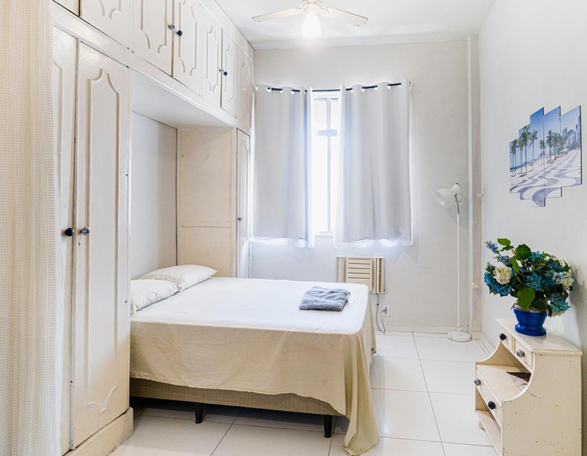 Copacabana: Beachfront Retreat With Modern Comforts 公寓