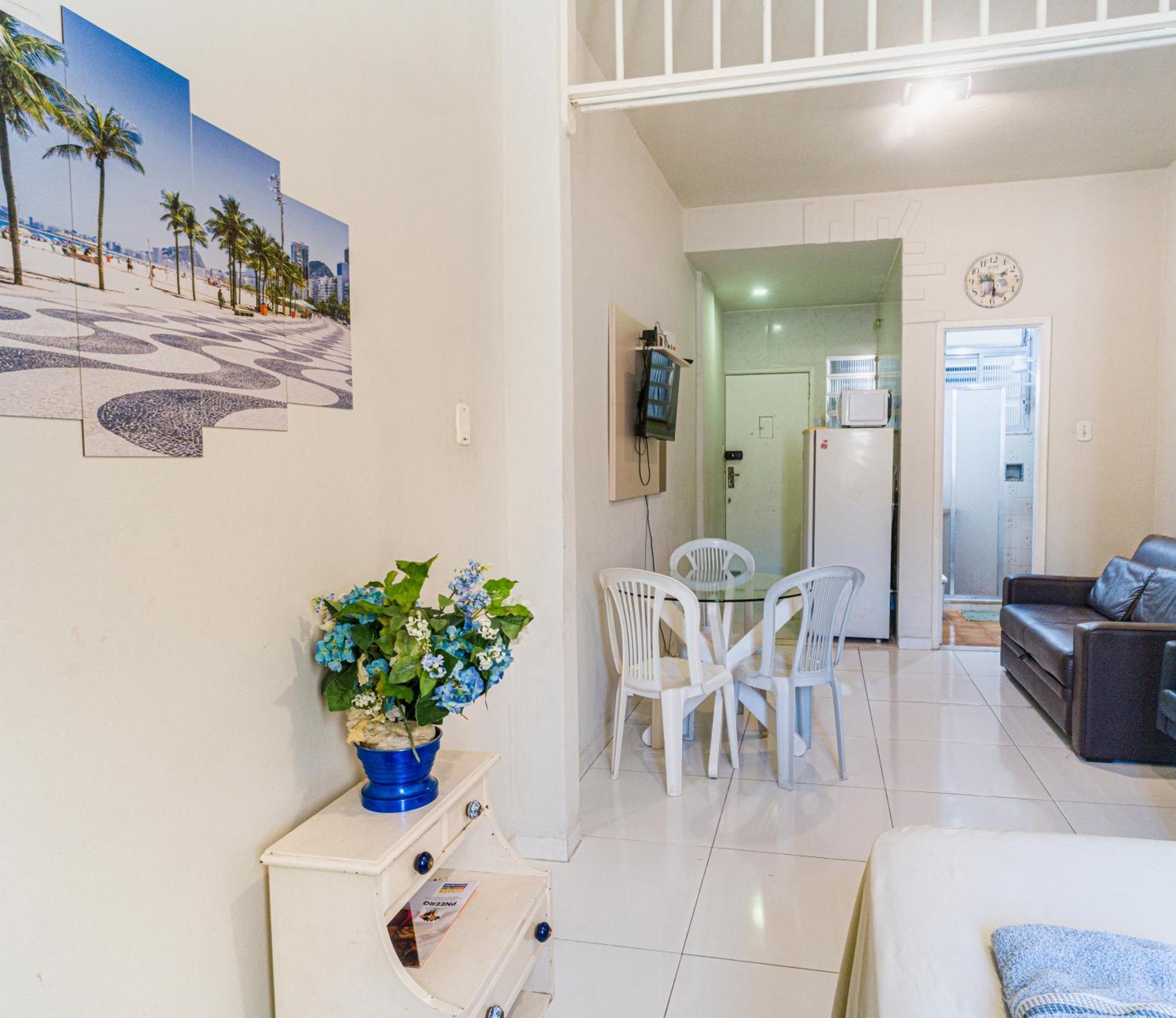 Copacabana: Beachfront Retreat With Modern Comforts 公寓 *